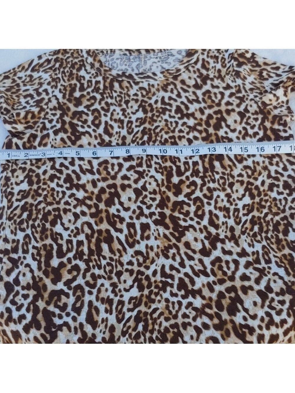Banana Republic Leopard Print Women's Tee size Small - Picture 5 of 12